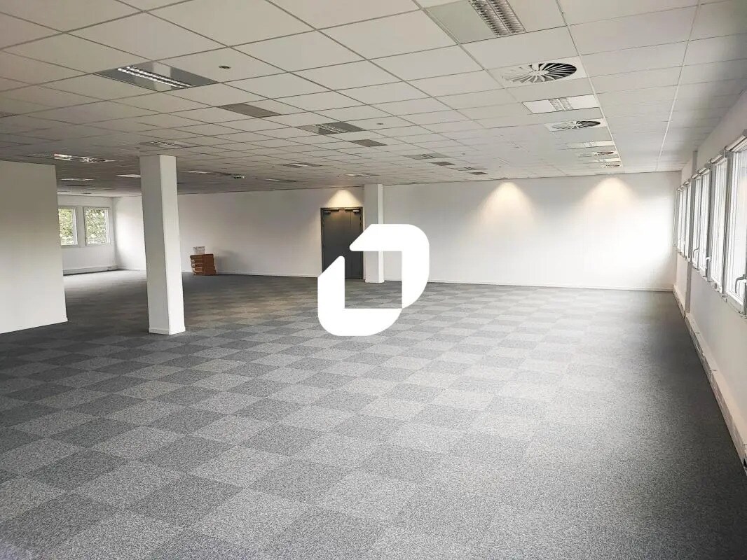 Office in Bondy for lease Interior Photo- Image 1 of 6