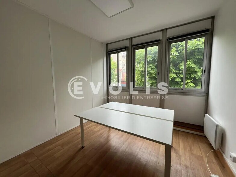 Office in Saint-Maur-des-Fossés for lease - Interior Photo - Image 2 of 11