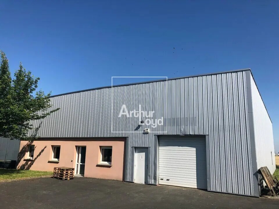Office in Montereau-sur-le-Jard for lease Building Photo- Image 1 of 4