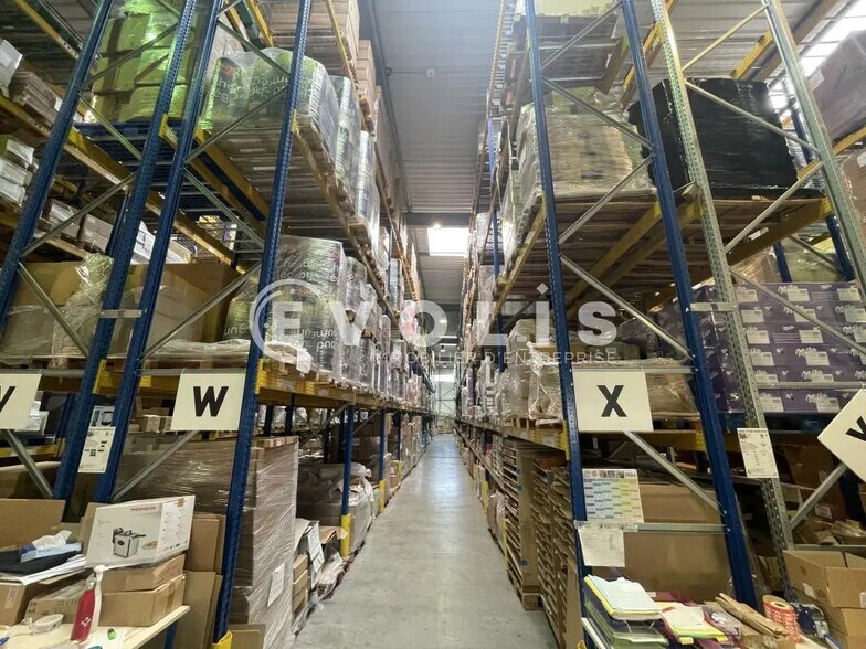 Industrial in Lieusaint for lease - Interior Photo - Image 2 of 10