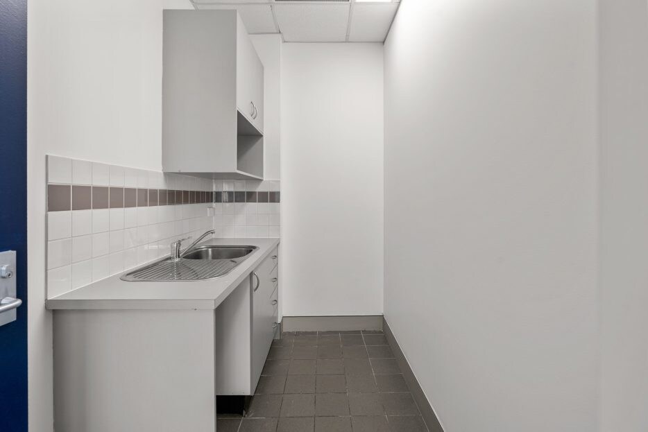 24-32 Lexington Dr, Bella Vista for lease Interior Photo- Image 1 of 8