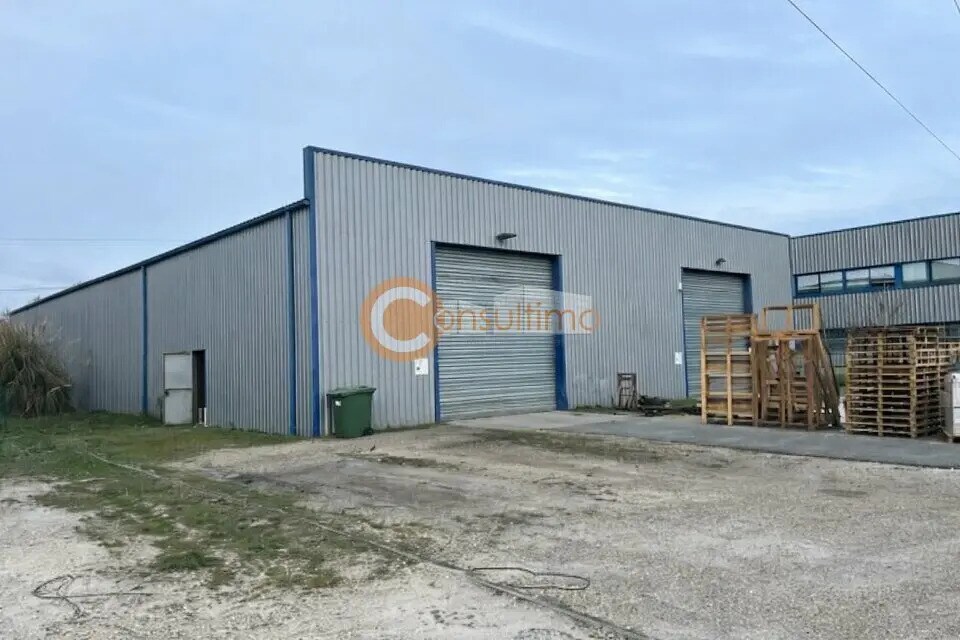 Flex in Carbon-Blanc for lease Building Photo- Image 1 of 5