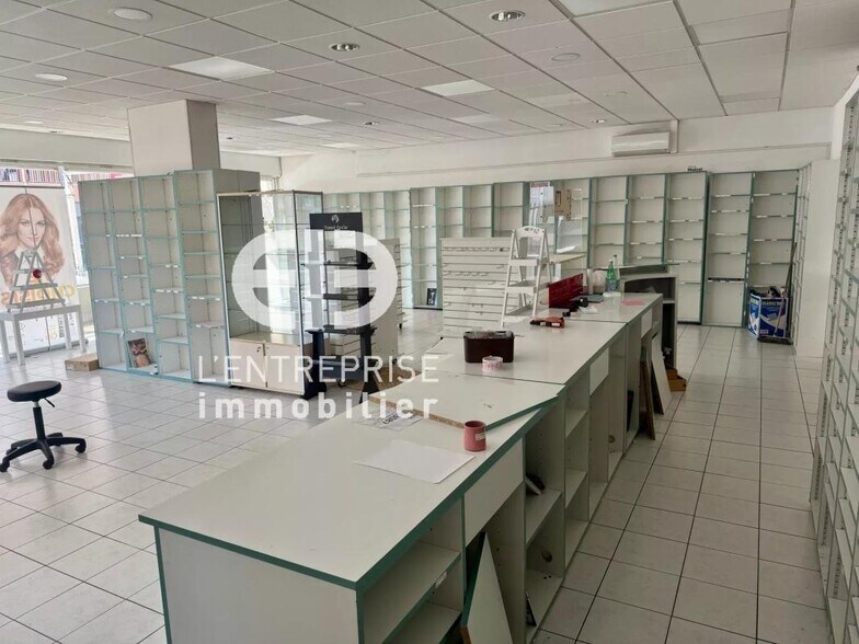 Retail in Vallauris for lease - Interior Photo - Image 2 of 9