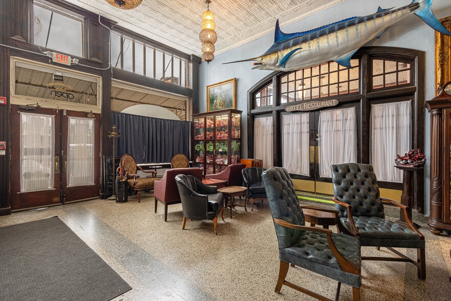 115 E Commerce St, Mineola, TX for sale - Building Photo - Image 2 of 32