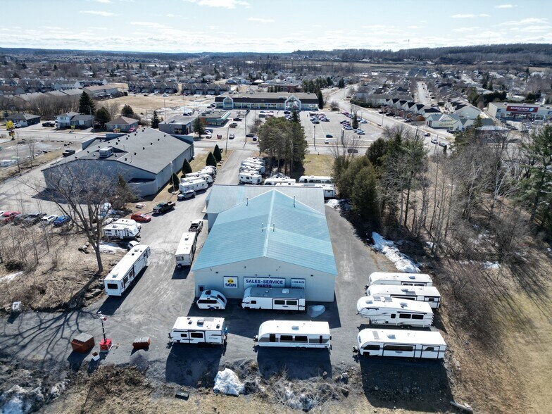 2724 Laurier St, Clarence-Rockland, ON à vendre - Photo du bâtiment - Image 3 de 10