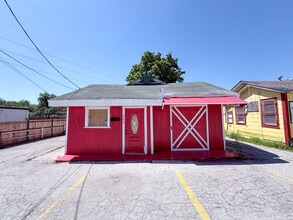 500 W Hildebrand Ave, San Antonio, TX for lease Interior Photo- Image 2 of 9