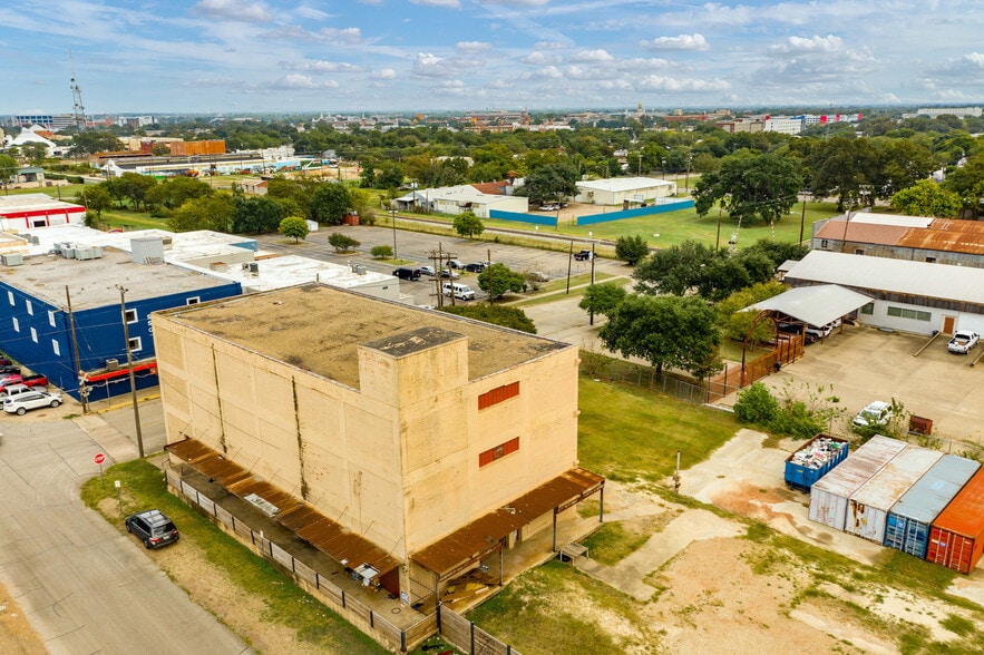 301 S 13th St, Waco, TX à vendre - Photo du bâtiment - Image 2 de 7