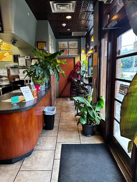 478 Glen Cove Ave, Sea Cliff, NY à vendre - Photo intérieure - Image 2 de 12