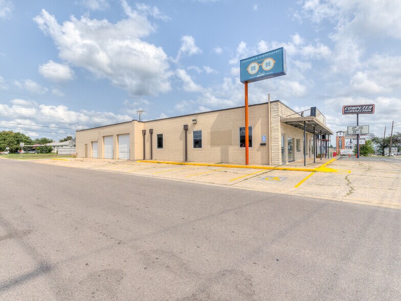 6601 N May Ave, Oklahoma City, OK for lease - Building Photo - Image 3 of 3