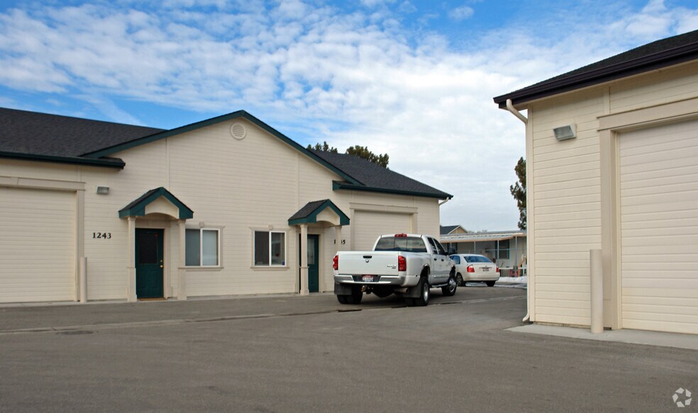 1237-1245 N Midland Blvd, Nampa, ID à louer - Photo du bâtiment - Image 3 de 3