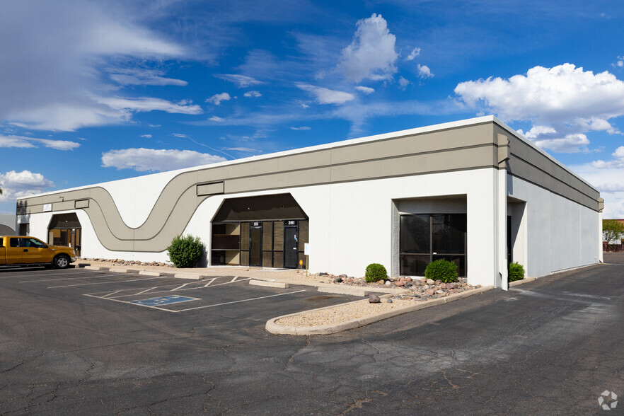 3151-3157 N 34th Dr, Phoenix, AZ for lease - Primary Photo - Image 1 of 13