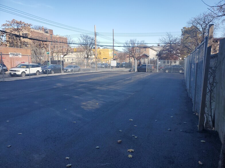 424 Glenmore ave, Brooklyn, NY à louer - Photo du bâtiment - Image 2 de 3