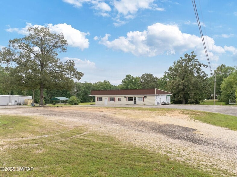 660 E Main St, Parsons, TN for sale - Building Photo - Image 2 of 9