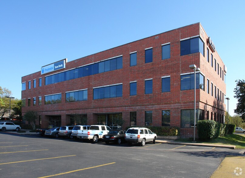 1717 N Interstate 35, Round Rock, TX à louer - Photo du bâtiment - Image 3 de 4