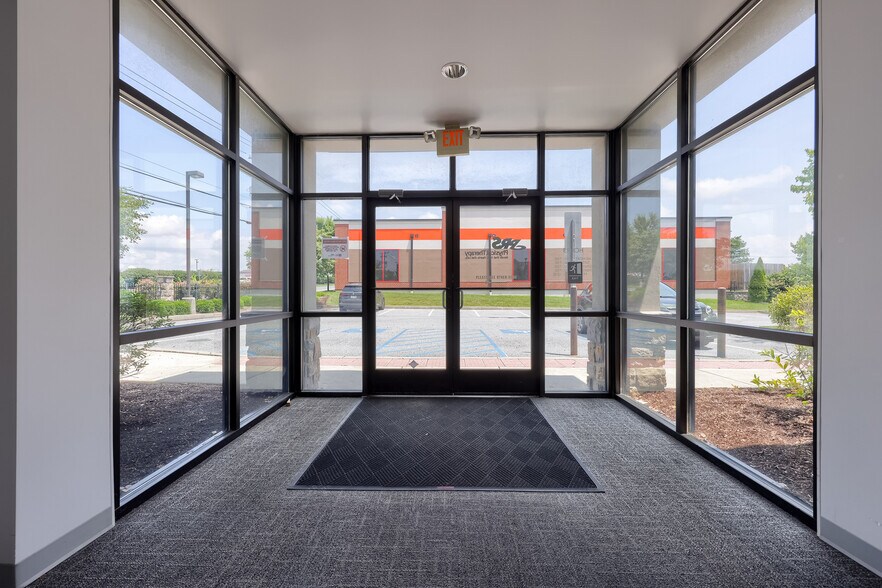 84 Doe Run Rd, Manheim, PA à louer - Photo du bâtiment - Image 3 de 18