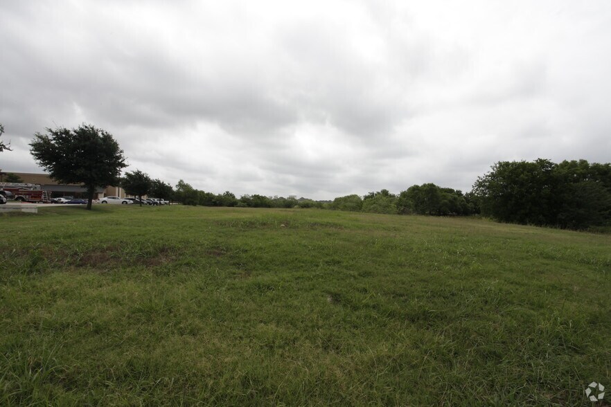 2039 Rufe Snow Dr, Keller, TX à louer - Photo du bâtiment - Image 2 de 5