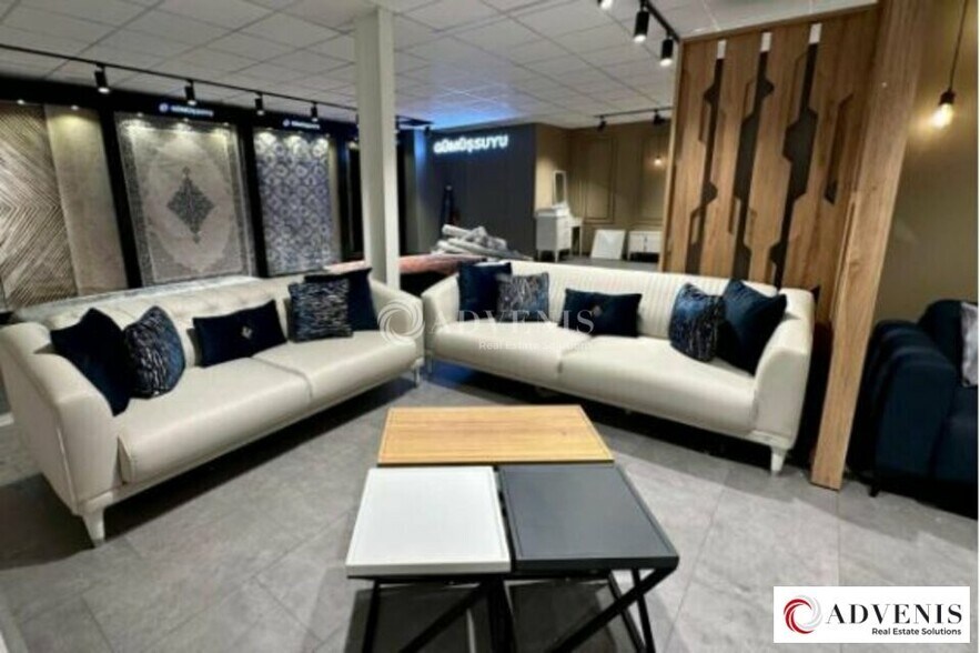 Retail in Bordeaux for lease - Interior Photo - Image 2 of 5
