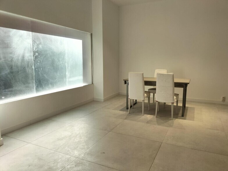 Commerce de détail dans Zaragoza, Zaragoza à louer - Photo du bâtiment - Image 2 de 25