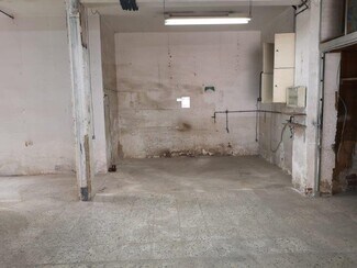 Plus de détails pour Multi-résidentiel à vendre