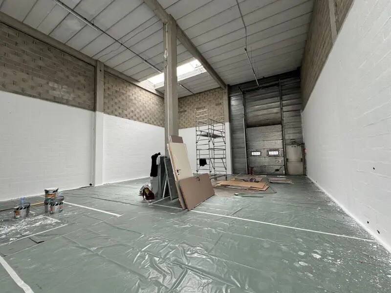 Flex in Émerainville for lease Building Photo- Image 1 of 16