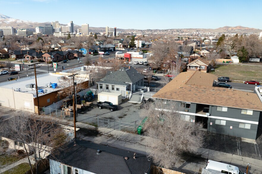 418 Cheney St, Reno, NV à vendre - Photo du bâtiment - Image 3 de 11