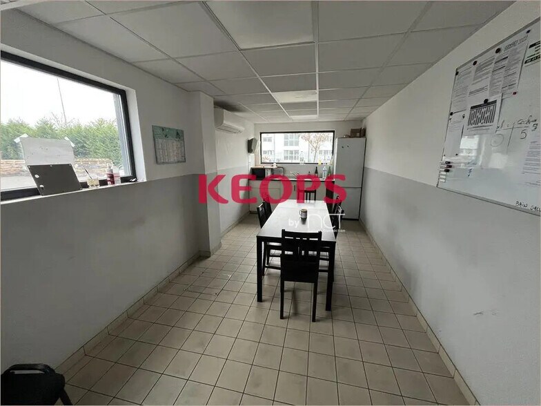 Flex in Tournefeuille for lease - Interior Photo - Image 2 of 8