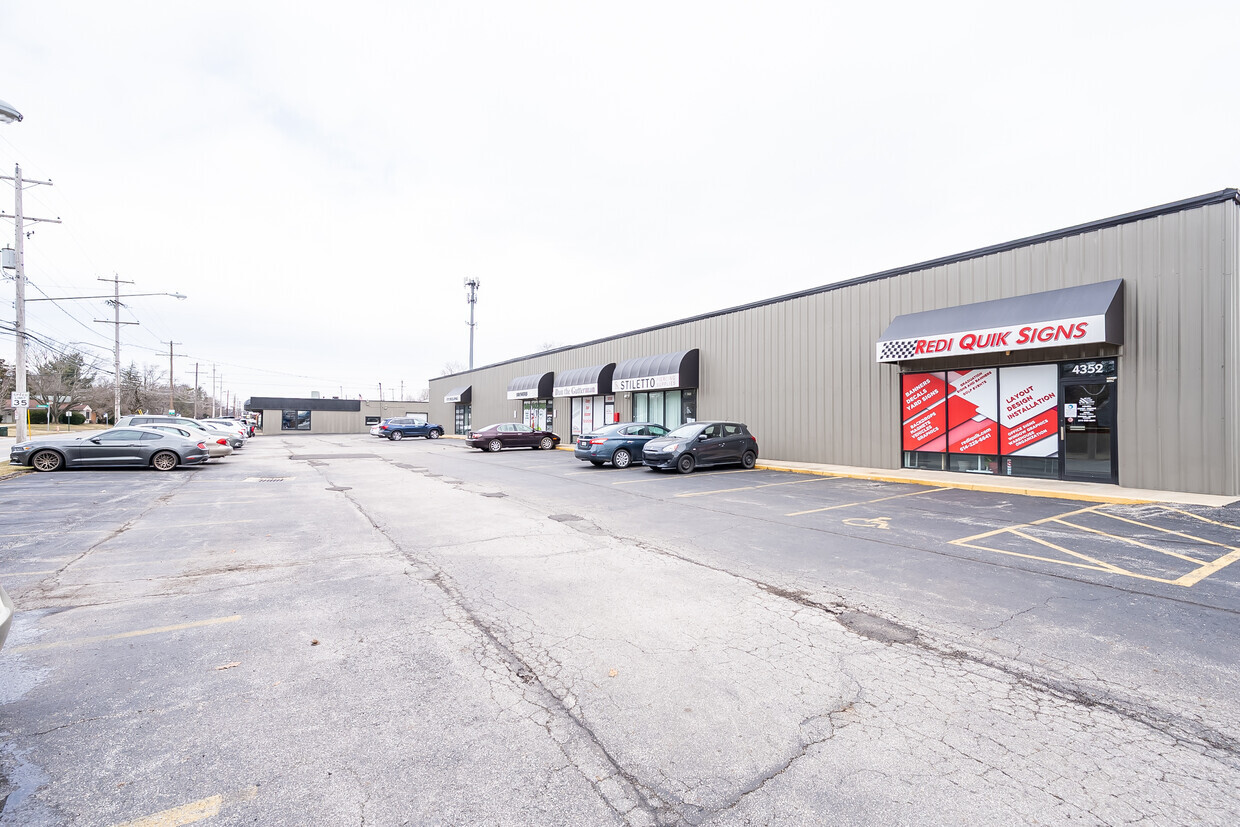 4352-4368 Indianola Ave, Columbus, OH for sale Building Photo- Image 1 of 1