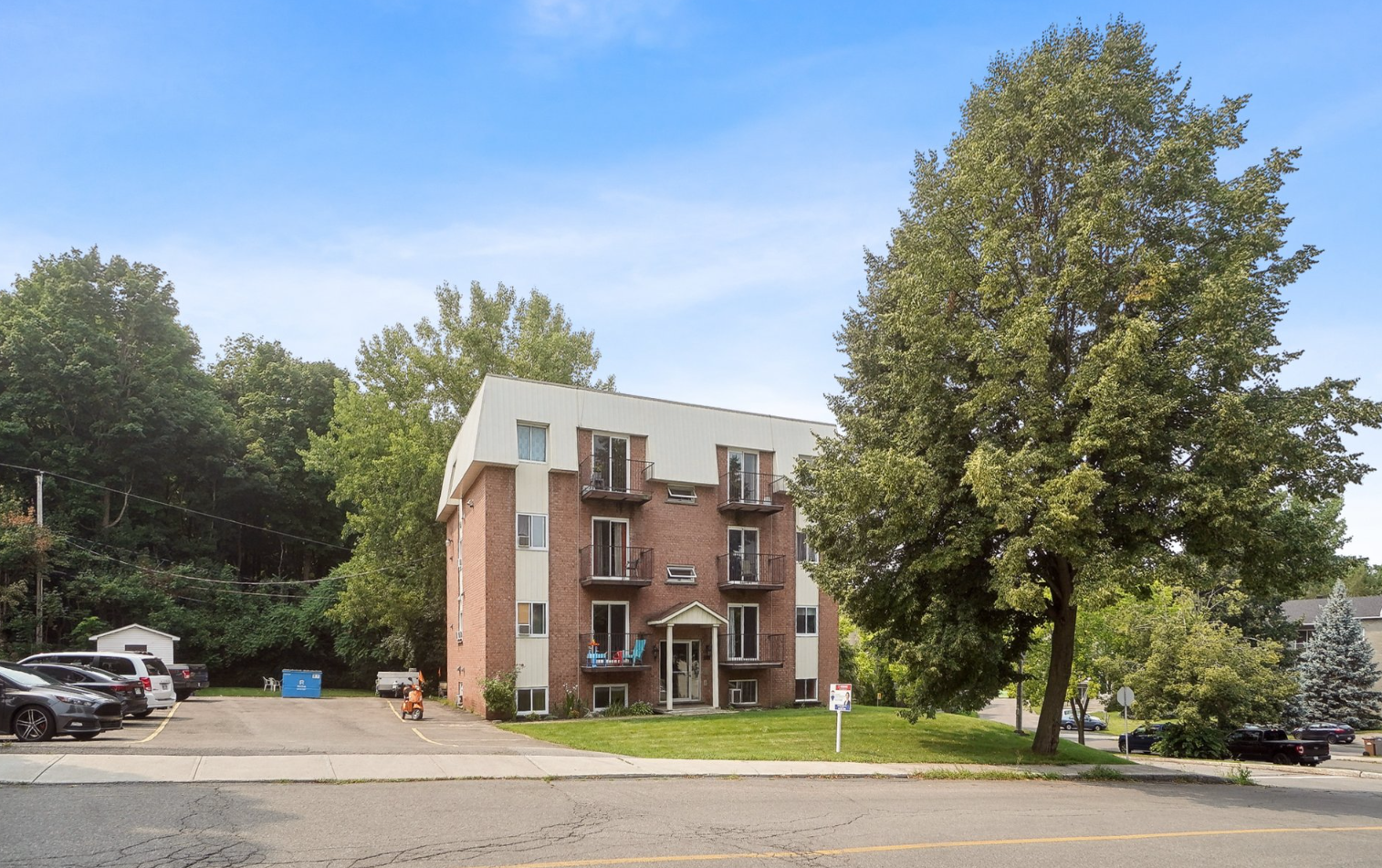 182 Boul Rousseau, Châteauguay, QC à vendre Photo du bâtiment- Image 1 de 7