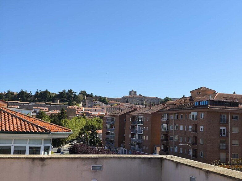 Bureau/Commerce de détail dans Ávila, Ávila à louer - Photo du bâtiment - Image 2 de 4