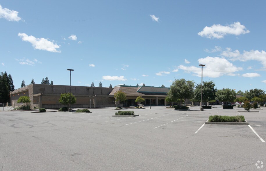 Nut Tree, Vacaville, CA for lease - Primary Photo - Image 1 of 9