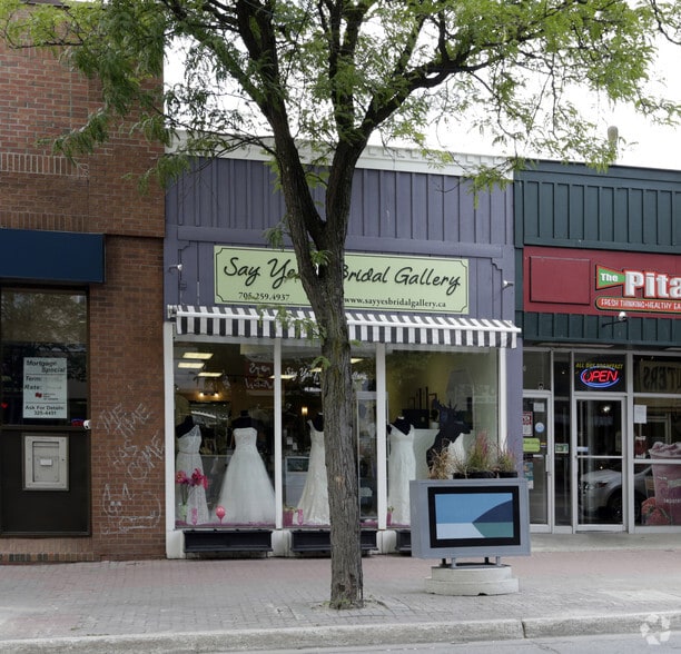 46 Mississaga St E, Orillia, ON à louer - Photo du bâtiment - Image 2 de 3