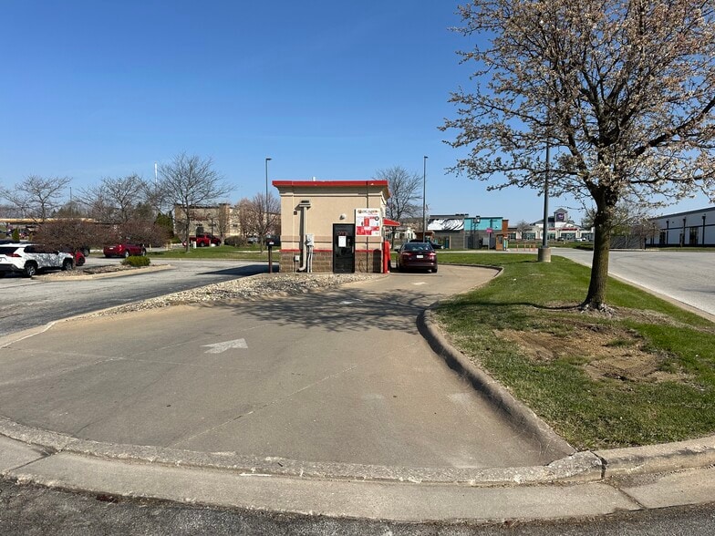 5266 Elmore Ave, Davenport, IA for sale - Primary Photo - Image 1 of 2