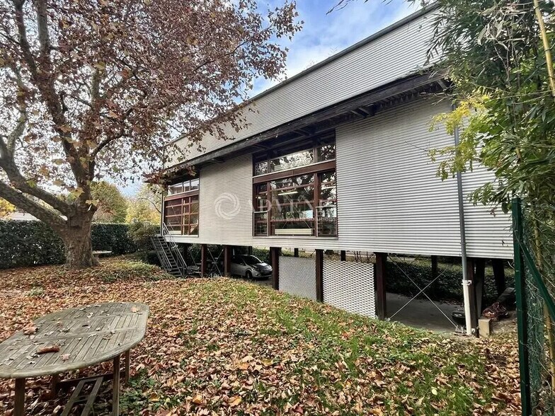 Office in Issy-les-Moulineaux for lease - Building Photo - Image 1 of 8