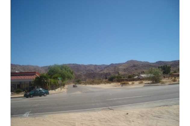 29 Palms Hwy, Twentynine Palms, CA à vendre - Photo du bâtiment - Image 3 de 14