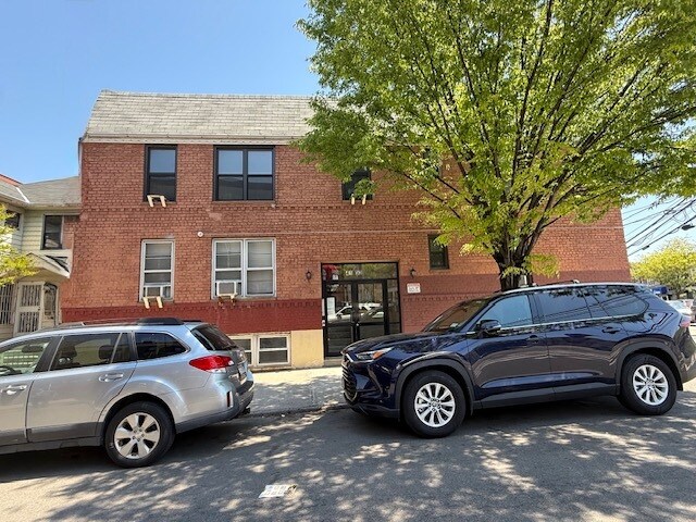 41 - 53 68th St, Woodside, NY à vendre - Photo du bâtiment - Image 2 de 12