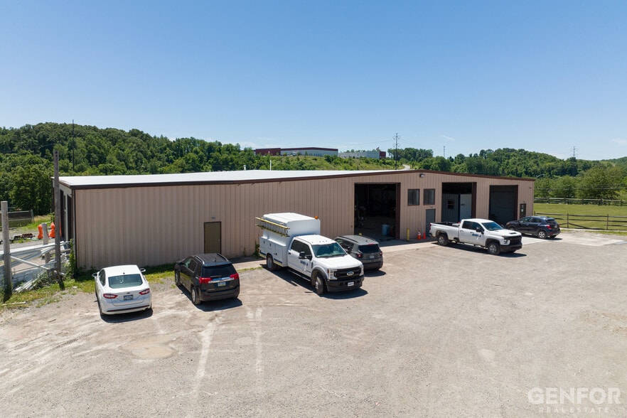 150 Imperial Industrial Park Dr, Oakdale, PA for lease - Building Photo - Image 2 of 4