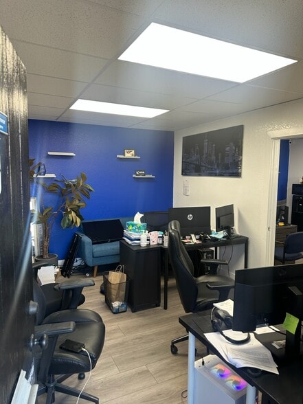 11120 Burbank Blvd, North Hollywood, CA for lease - Building Photo - Image 2 of 7