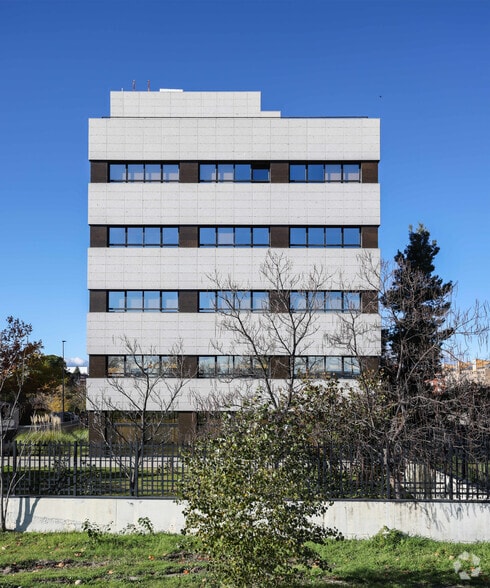 Calle Poeta Rafael Morales, 2, San Sebastián de los Reyes, Madrid for lease - Building Photo - Image 2 of 7