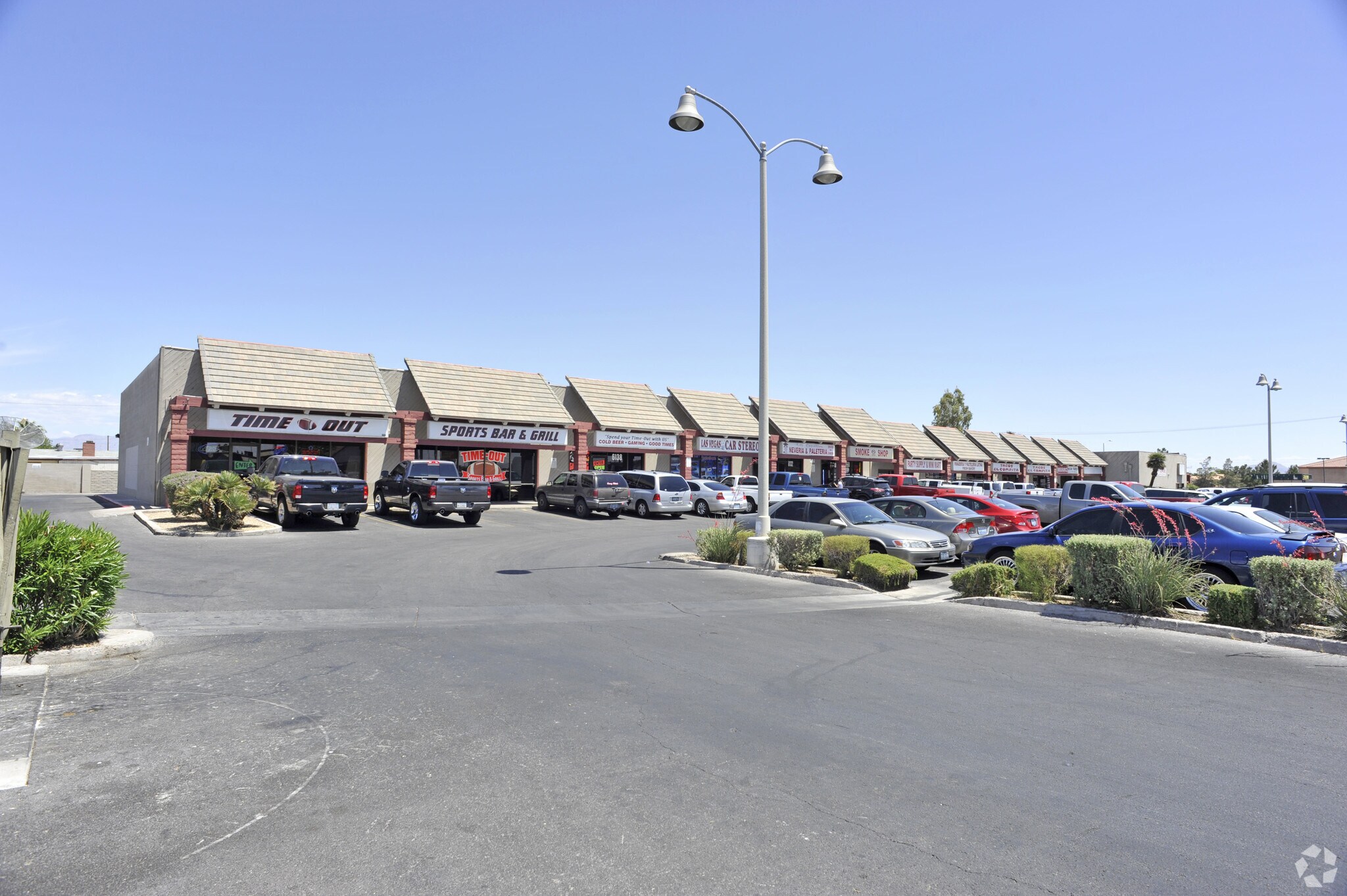 6106-6152 W Charleston Blvd, Las Vegas, NV à louer Photo principale- Image 1 de 3