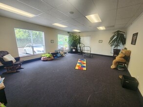 12214 SE Mill Plain Blvd, Vancouver, WA for lease Interior Photo- Image 2 of 9