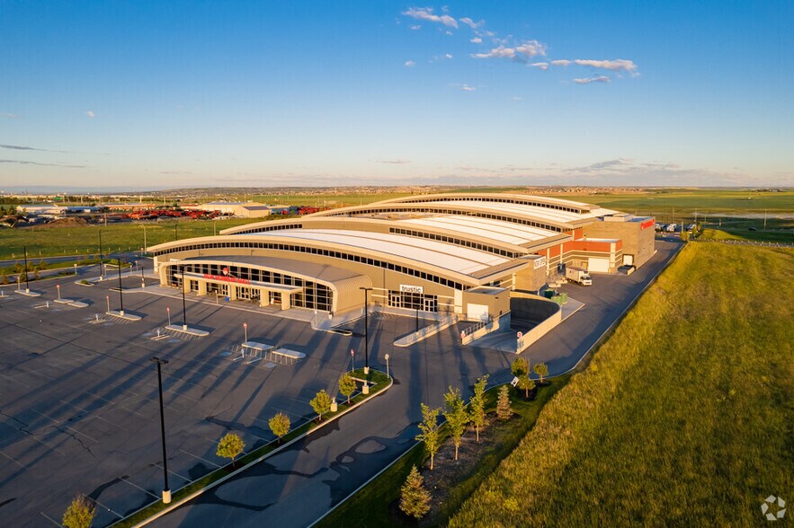 260130 Writing Creek Cres, Calgary, AB à vendre - Aérien - Image 3 de 6