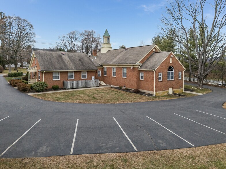 16 Harrison St, Clinton Township, NJ à vendre - Photo du bâtiment - Image 2 de 45