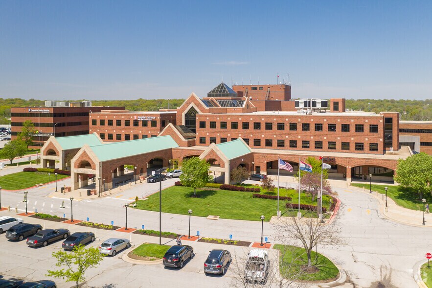 1004 Carondelet Dr, Kansas City, MO à louer - Photo du bâtiment - Image 2 de 3