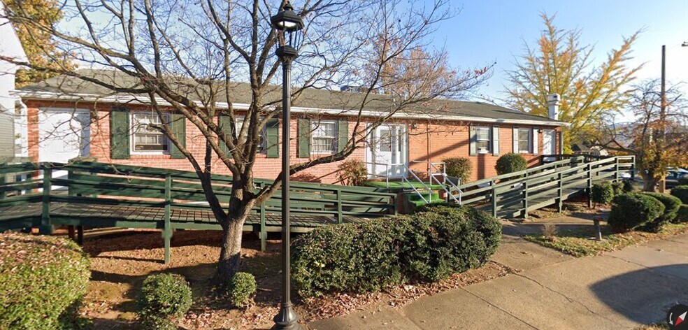 218 Ridge St, Charlottesville, VA à vendre - Photo du bâtiment - Image 1 de 45