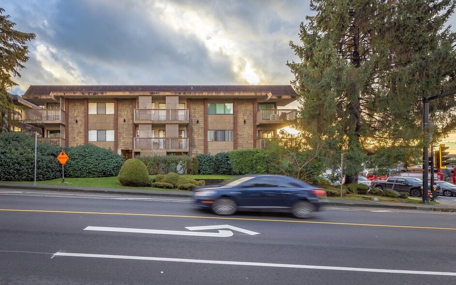 1240 St Georges St, North Vancouver, BC à vendre - Photo du bâtiment - Image 3 de 10