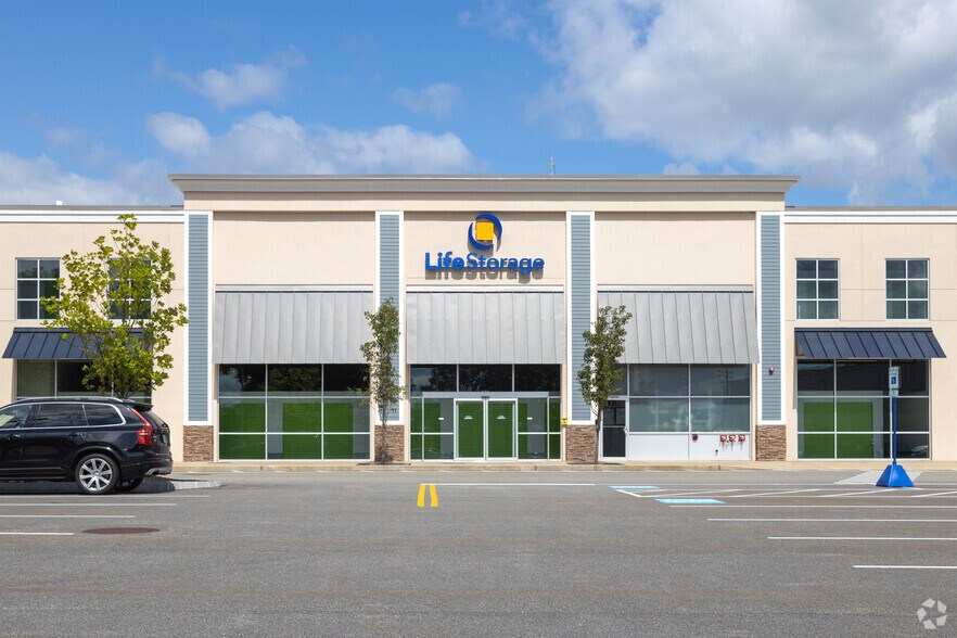 655 S Willow St, Manchester, NH à louer - Photo du bâtiment - Image 3 de 16