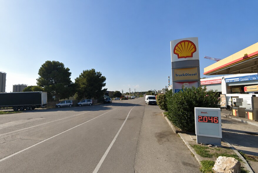 883 Avenue Denis Papin, Rognac à louer - Photo du bâtiment - Image 3 de 5