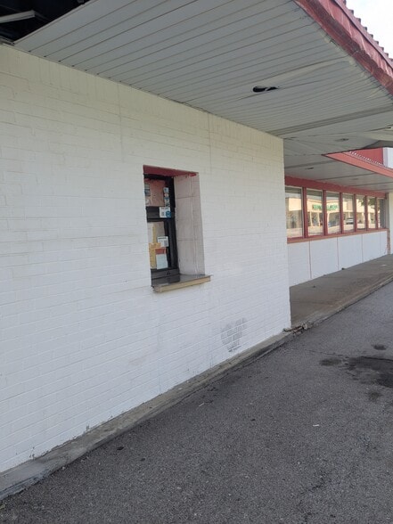 13034 Kansas Ave, Bonner Springs, KS for lease - Building Photo - Image 3 of 3