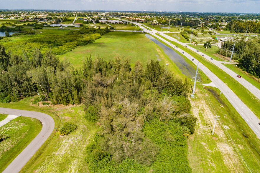 1753 SW Pine Island Rd, Cape Coral, FL à vendre - Photo du bâtiment - Image 3 de 9