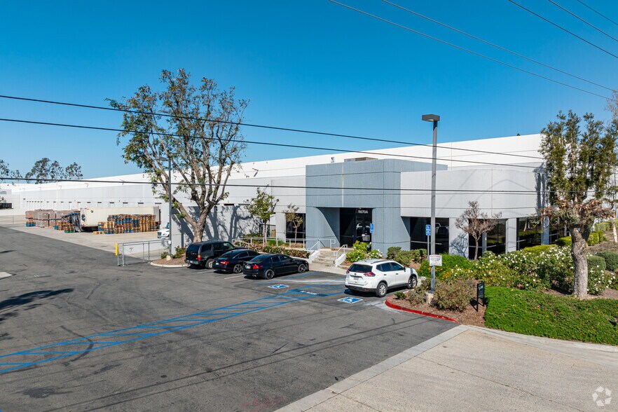 11070 Mulberry Ave, Fontana, CA à louer - Photo du bâtiment - Image 2 de 6